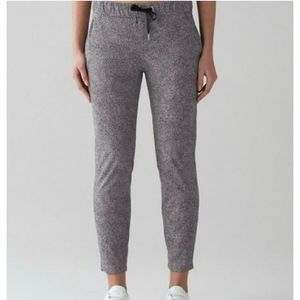 Lululemon Women’s On The Fly Speckled Jogger Pants, Size 6
